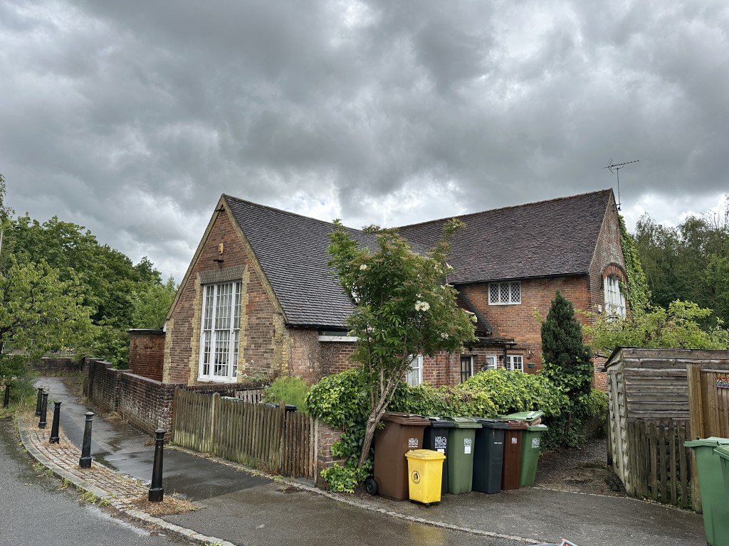 Lot: 145 - THREE-BEDROOM OLD SCHOOL UNIT WITH POTENTIAL - External
